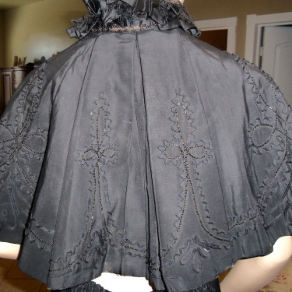 Victorian 1870s Beaded Cape Authentic - Picture 4 of 4